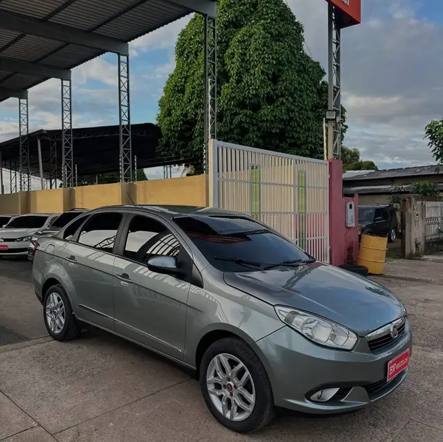 Carro Fiat Grand Siena 2015 ESSENCE ITALIA 1.6 Flex 16V
