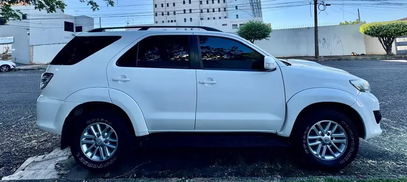 Toyota Hilux SW4 SRV 3.0 4X4 (7 Lugares)