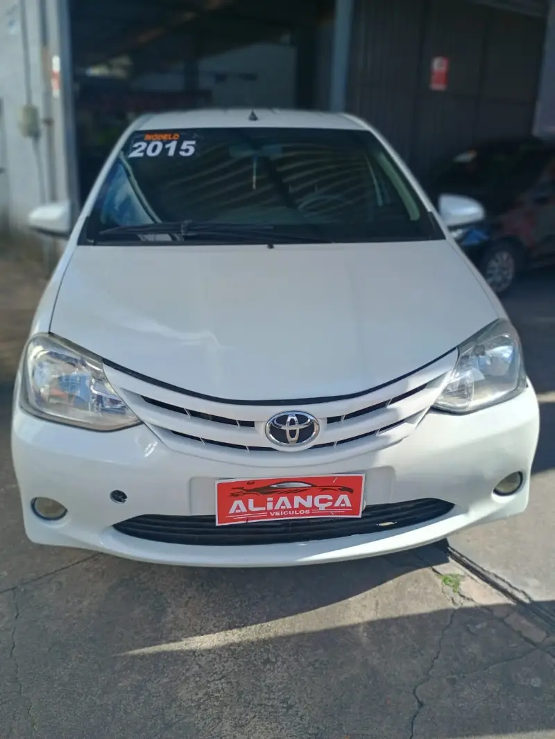 Toyota Etios Sedan X 1.5 (Flex)