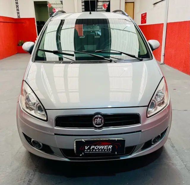 Carro Fiat Idea 2011 Attractive 1.4 8V (Flex)