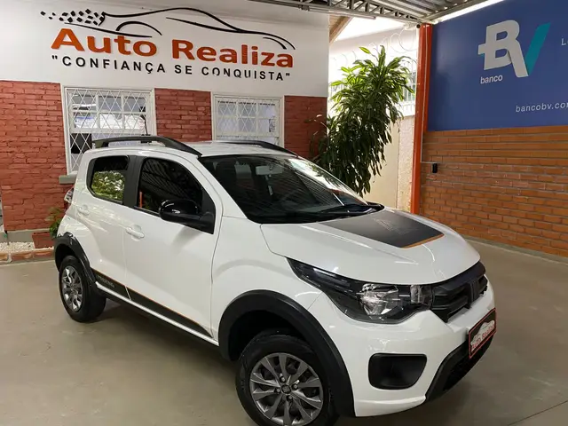 Carro Fiat Mobi 2024 Trekking 1.0
