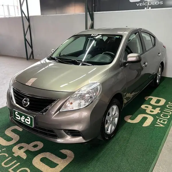 Carro Nissan Versa 2013 1.6 16V SV (Flex)