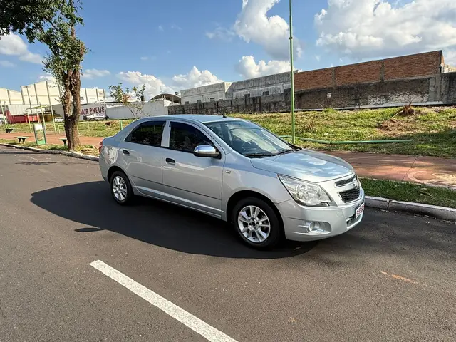 Carro Chevrolet Cobalt 2012 LS 1.4 8V (Flex)