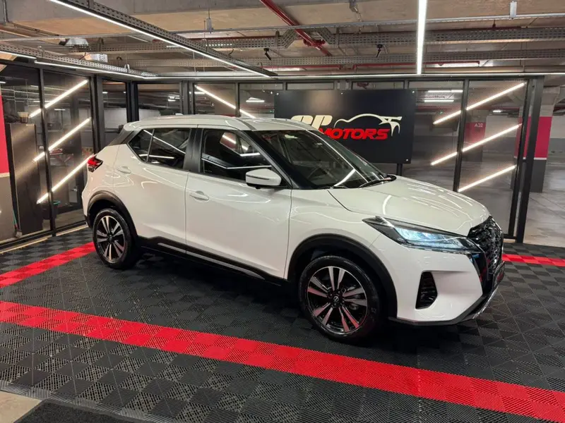 Nissan Exclusive 1.6 CVT (Flex)