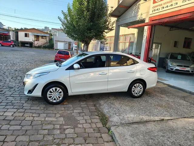Carro Toyota Yaris Sedan 2020 1.5 XL Live (Flex)