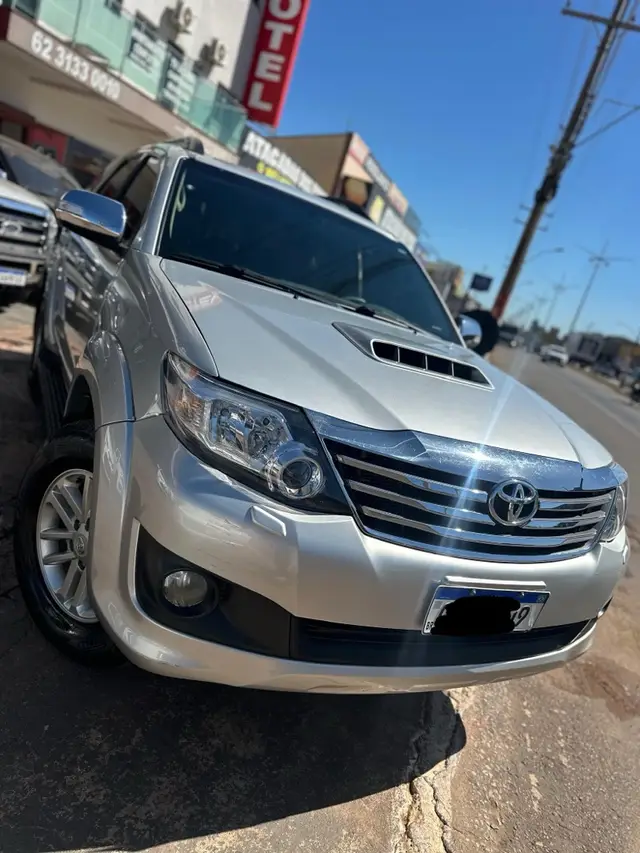 Carro Toyota Hilux SW4 2013 SRV 3.0 4X4 (7 Lugares)