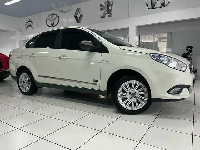 Carro Fiat Grand Siena 2014 Essence 1.6 16V (Flex)