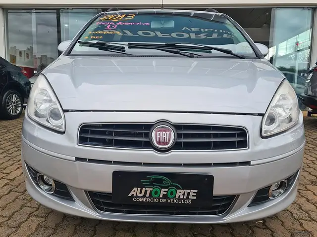 Carro Fiat Idea 2013 Attractive 1.4 8V (Flex)