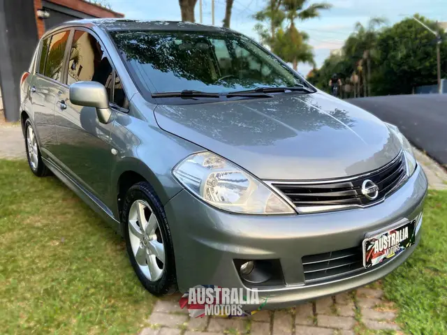 Carro Nissan Tiida 2013 SL 1.8 (flex)