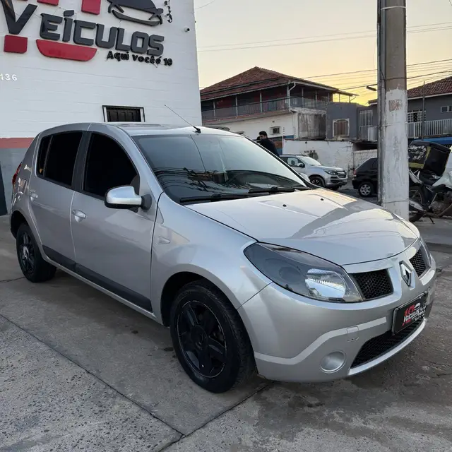 Carro Renault Sandero 2011 Privilège 1.6 8V Hi-Torque (flex)