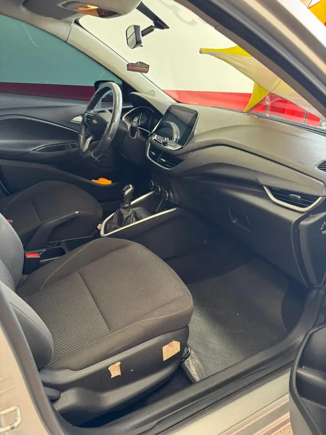 Carro Chevrolet Onix 2023 LT 1.0