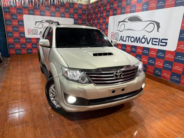 Carro Toyota Hilux SW4 2013 SRV 3.0 4X4 (7 Lugares)
