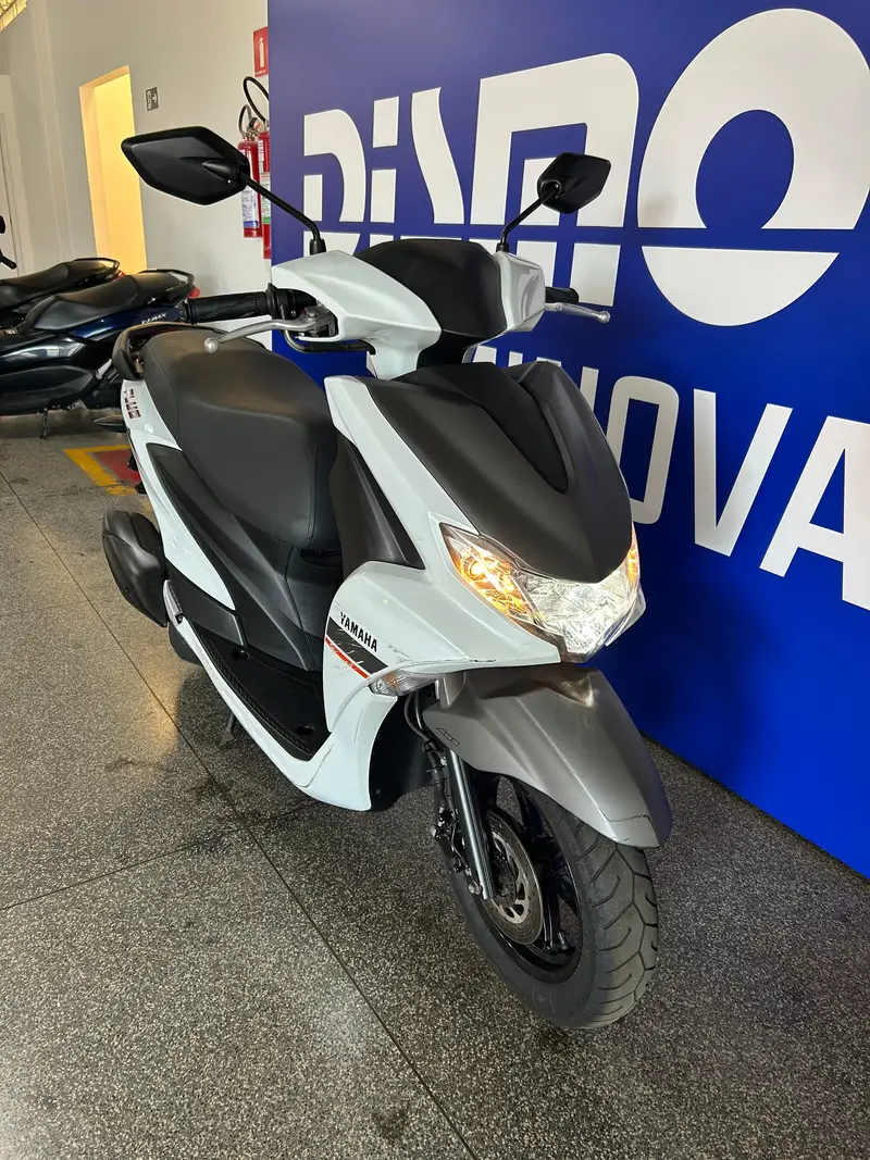 Yamaha Fluo ABS