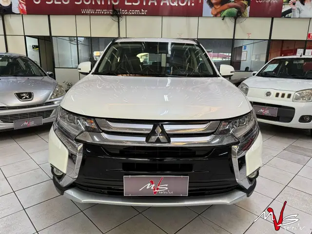 Carro Mitsubishi Outlander 2016 2.2 DI-D 4WD (Aut)