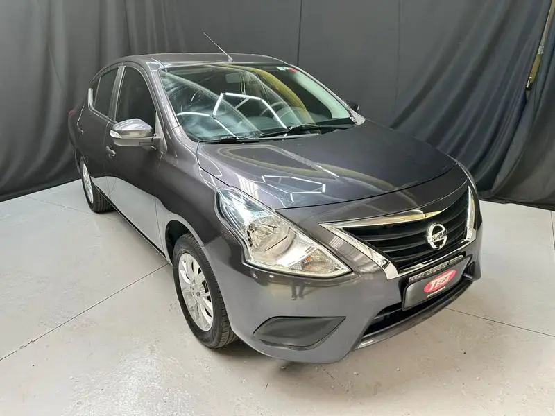 Nissan Versa 1.6 16V SV (Flex)