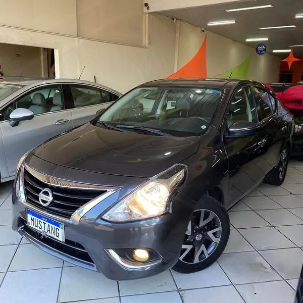 Nissan Versa 1.6 16V Unique (Flex)