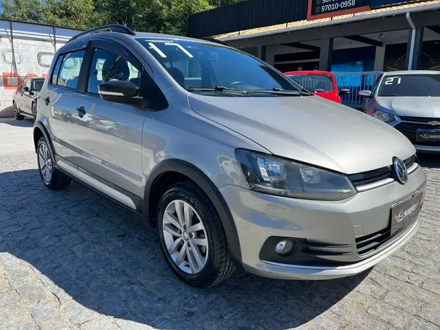 Carro Volkswagen Fox 2017 1.0 MPI Track (Flex)