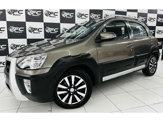 Carro Toyota Etios 2018 Platinum 1.5 (Aut) (Flex)