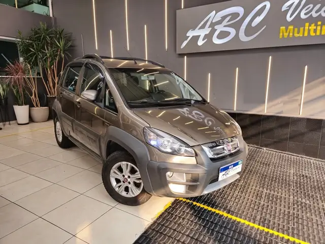 Carro Fiat Idea 2014 Adventure 1.8 16V E.TorQ (Flex)