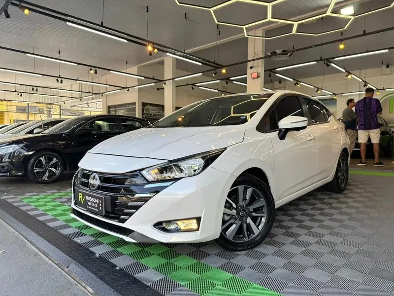 Nissan Versa Advance 1.6 (Flex) (Aut)