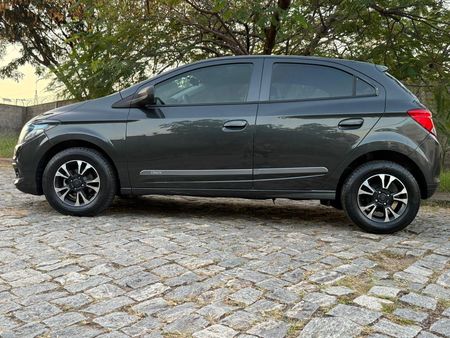 Onix 1.0 LT SPE/4