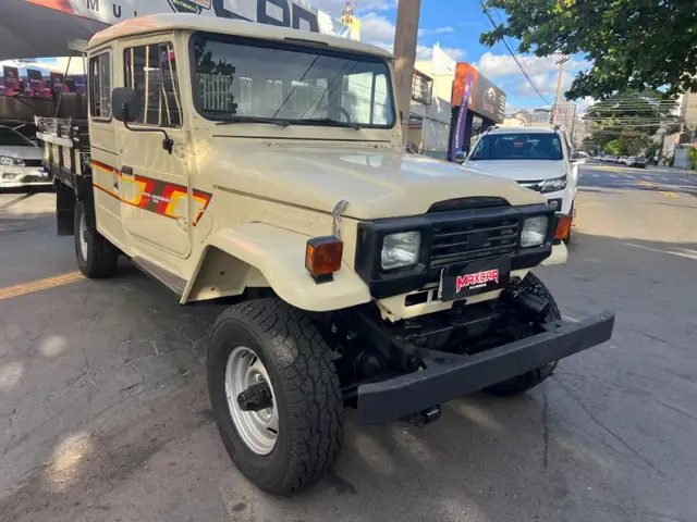 Carro Toyota Bandeirante Jipe 1990 OJ50LV 4x4 4.0 (teto rígido)