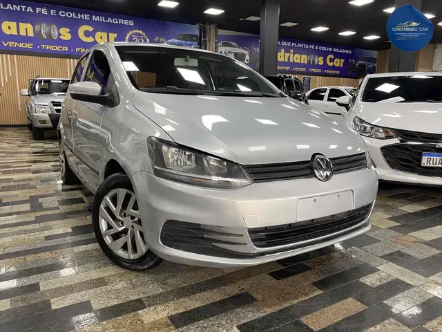 Carro Volkswagen Fox 2015 Trendline 1.0 TEC (Flex)