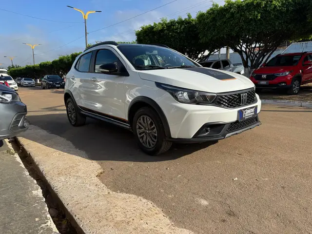 Carro Fiat Argo 2023 Trekking 1.3 (Flex)