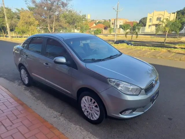 Carro Fiat Grand Siena 2013 Essence 1.6 16V (Flex)
