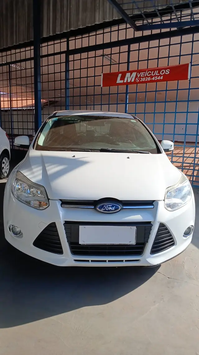 Carro Ford Focus Hatch 2015 SE 1.6 16V TiVCT PowerShift