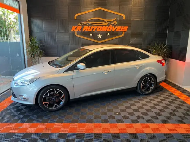 Carro Ford Focus Hatch 2015 Titanium Plus 2.0 16V PowerShift