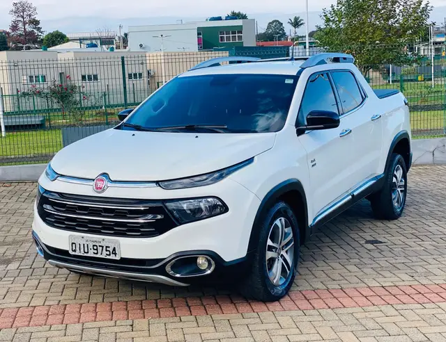 Carro Fiat Toro 2018 Volcano 2.0 diesel AT9 4x4