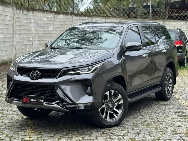 Carro Toyota SW4 2024 SRX Platinum 2.8 Turbodiesel 4x4 (Aut.) (7 Lugares)