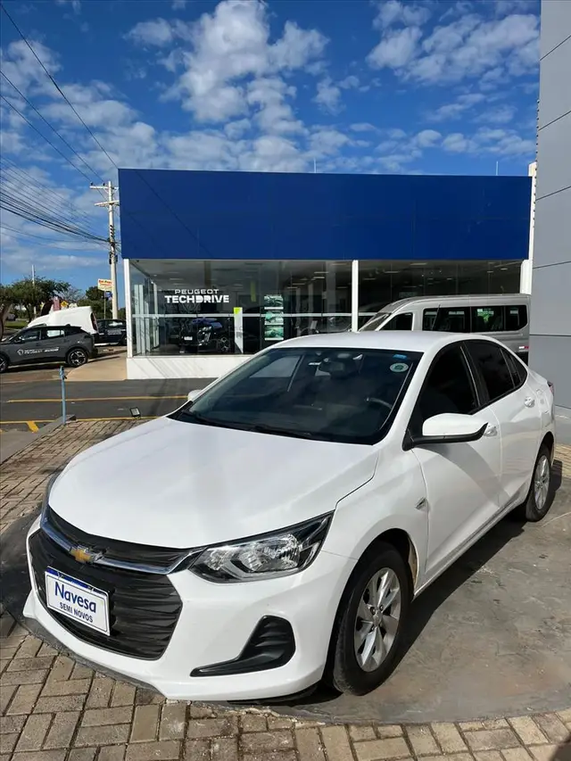 Carro Chevrolet Onix Plus 2023 LT 1.0