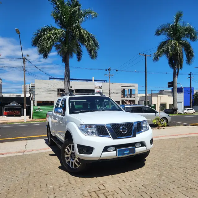 Carro Nissan Frontier 2014 2.5 TD CD 4x4 SL (Aut)