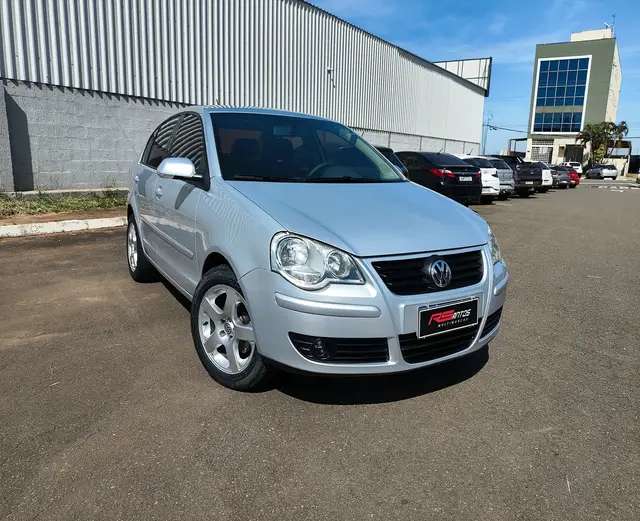 Carro Volkswagen Polo Sedan 2011 1.6 8V (Flex)