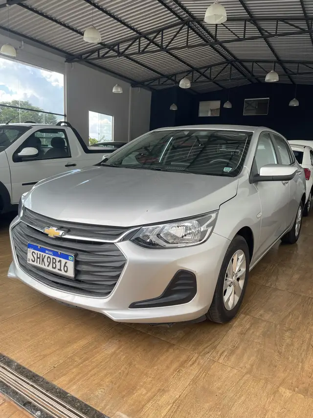 Carro Chevrolet Onix 2023 LT 1.0