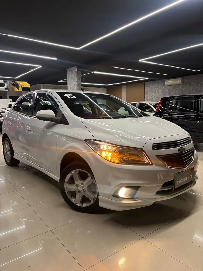 Chevrolet Onix 1.0 LT SPE/4