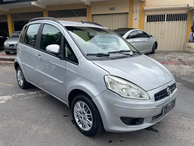 Carro Fiat Idea 2011 Attractive 1.4 8V (Flex)