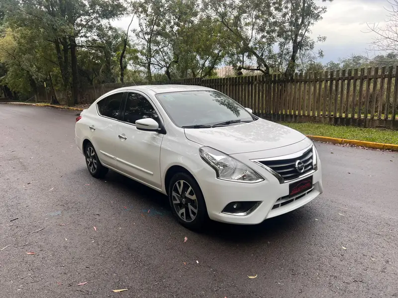 Nissan Versa 1.6 16V Unique (Flex)