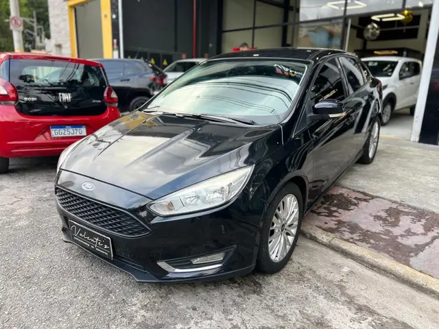 Carro Ford Focus Hatch 2018 SE Plus 2.0 PowerShift