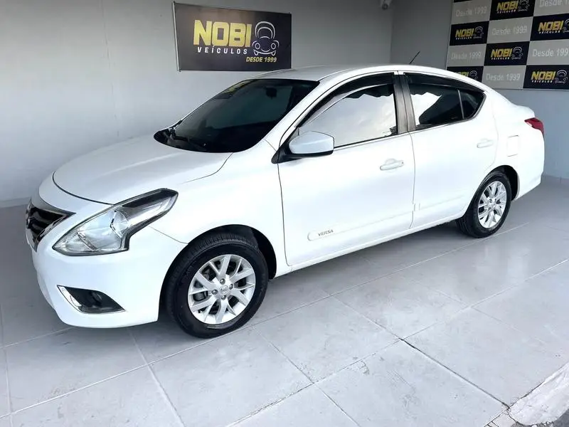 Nissan Versa 1.6 16V SL (Flex)
