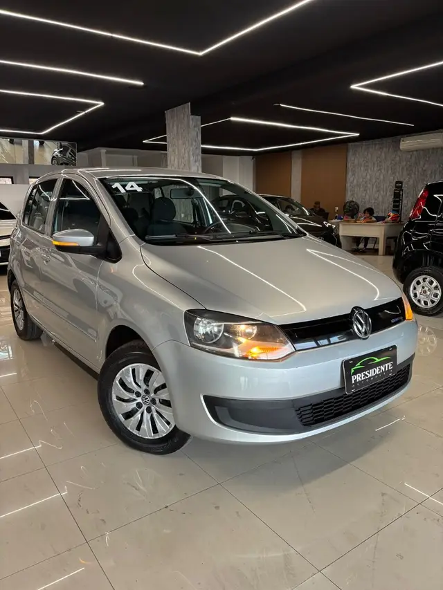 Carro Volkswagen Fox 2014 1.0 TEC  BlueMotion (Flex) 2p