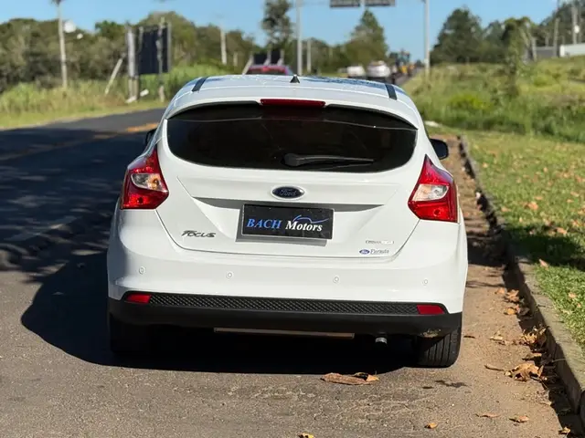 Carro Ford Focus Hatch 2015 SE 1.6 16V TiVCT PowerShift