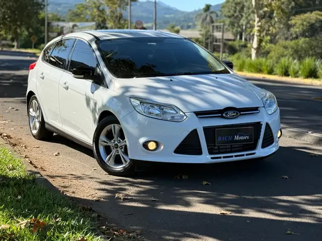 Carro Ford Focus Hatch 2015 SE 1.6 16V TiVCT PowerShift