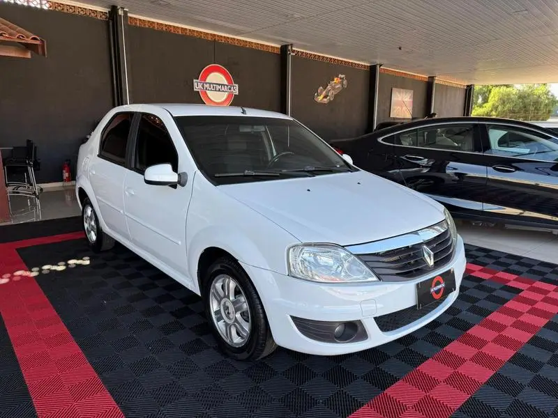 Renault Logan Expression 1.6 16V (Flex) (aut)