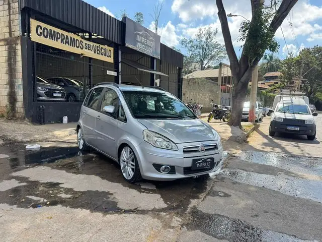 Carro Fiat Idea 2012 Attractive 1.4 8V (Flex)