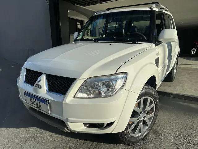 Carro Mitsubishi Pajero TR4 2014 2.0 16V 4x2 (Flex)