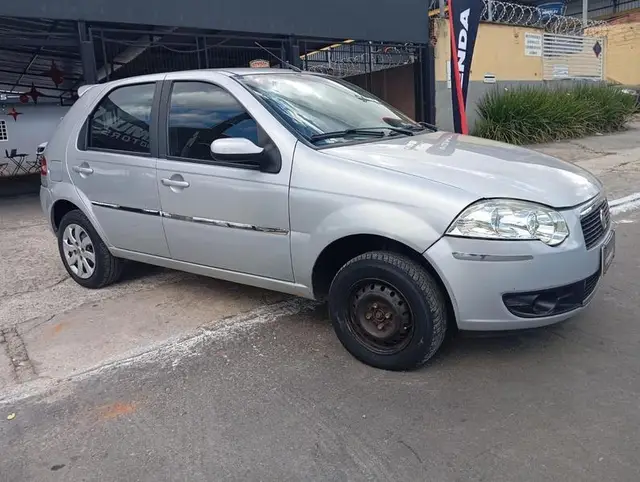 Carro Fiat Palio 2011 Attractive 1.4 8V (Flex)