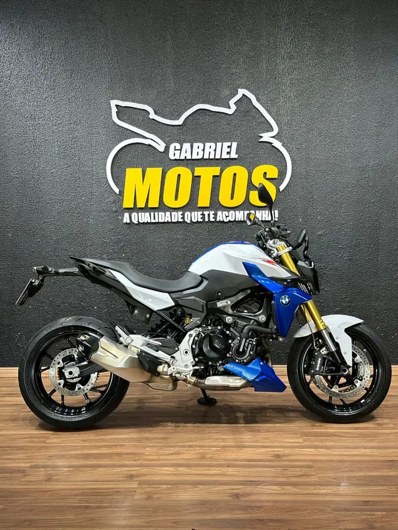 BMW F 900 R Sport Plus